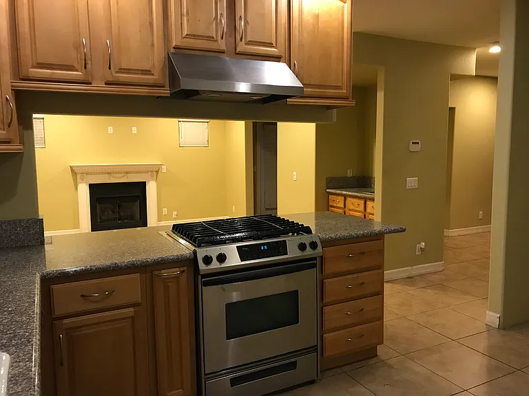 1334 S Grand Ave — Photo 18