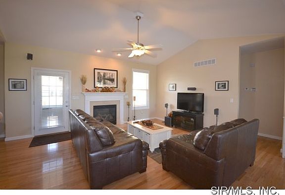 4th image of 355 Redwood Dr
