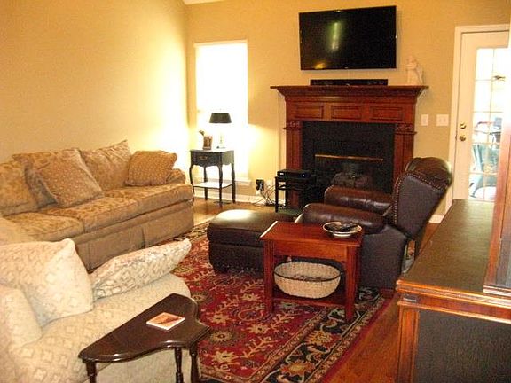 4th image of 2132 Liberty Dr