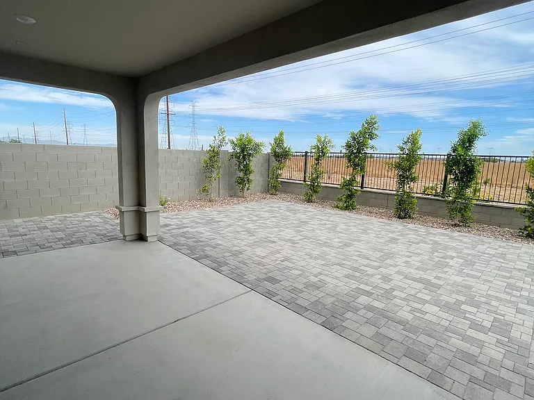 7938 W Griswold Rd — Photo 37