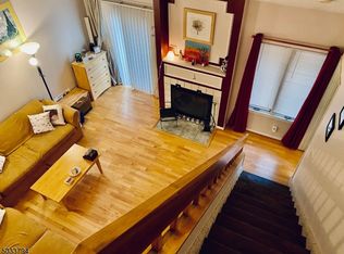 13 Pine Hollow Ct, Oak Ridge, NJ 07438