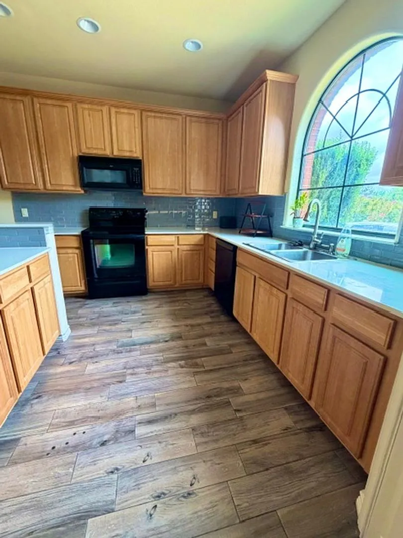 1405 Delsie Dr #B, Lakeway, Texas 78734 — Photo 3