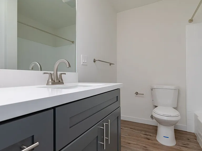 410 & 414 Manhattan Pl Los Angeles CA — Photo 3