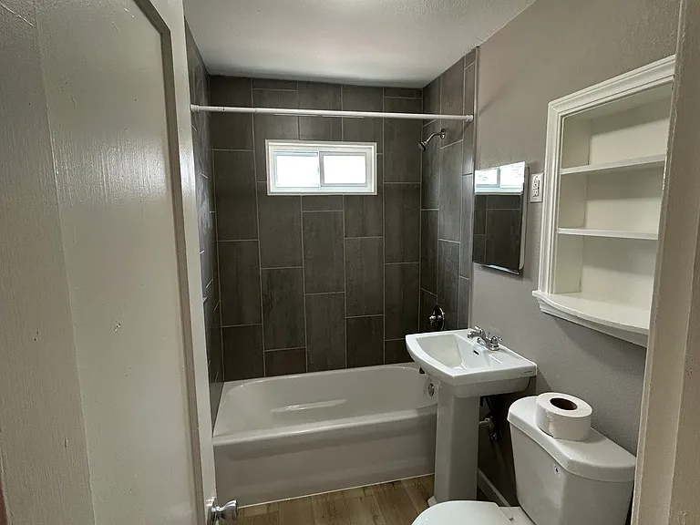 642 N Poplar St #644 — Photo 6