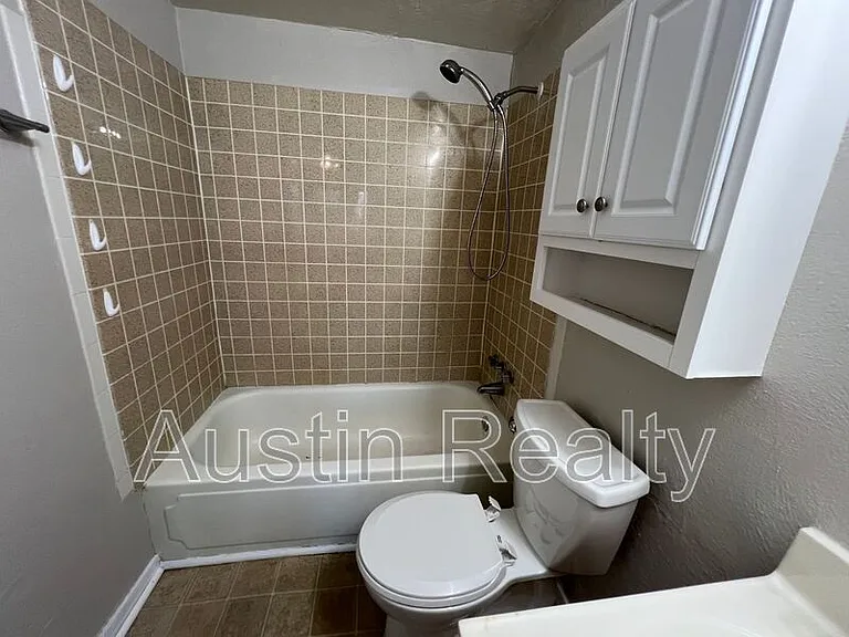 3706 Greenwood Blvd #20 — Photo 6