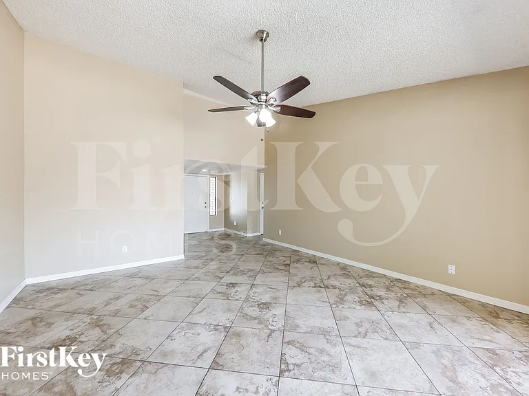 5203 W Sandra Ter — Photo 3