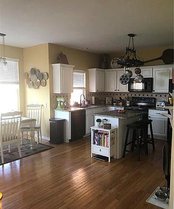 5th image of 624 NE 93rd St