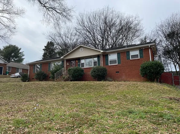 6742 Woodstream Dr, Charlotte, NC 28210