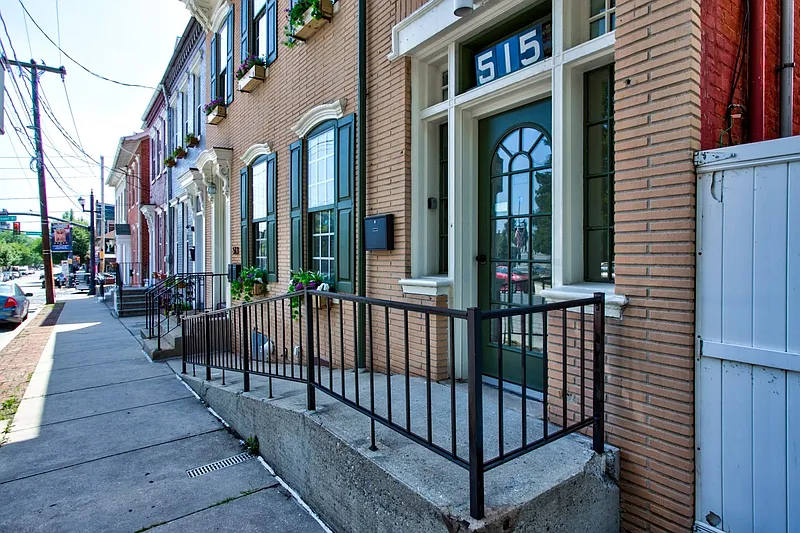 1 bed, 1.0 bath, 891 sqft, $1,495 — Photo 2