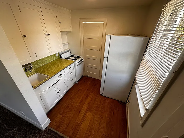 1028 West Augusta Avenue — Photo 3