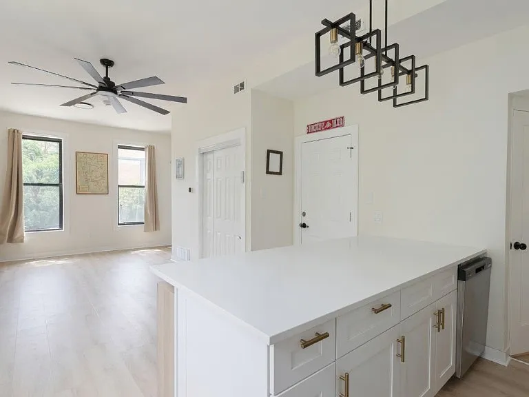 1322 W Ohio St #1F — Photo 8
