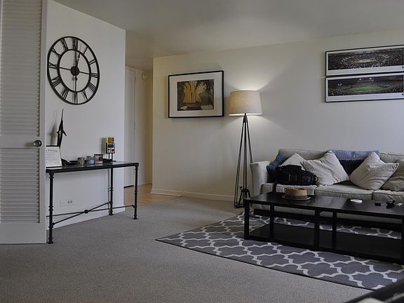 5th image of 2626 N Lakeview Ave APT 2809