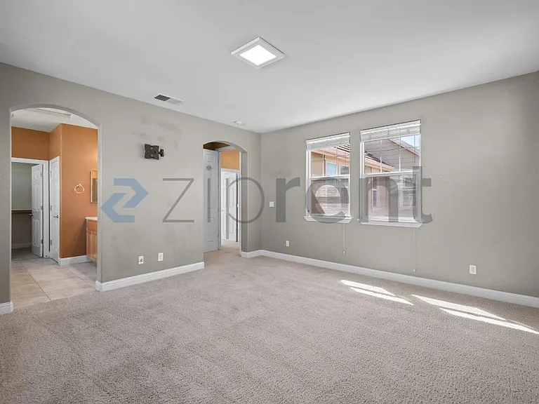 139 N Lafayette St — Photo 24