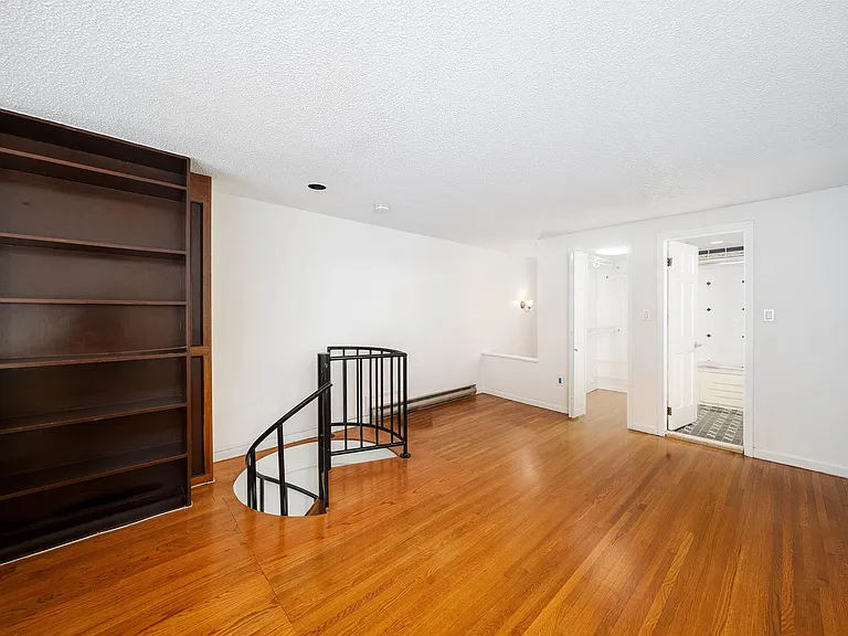 1314 Hudson St #2 — Photo 12