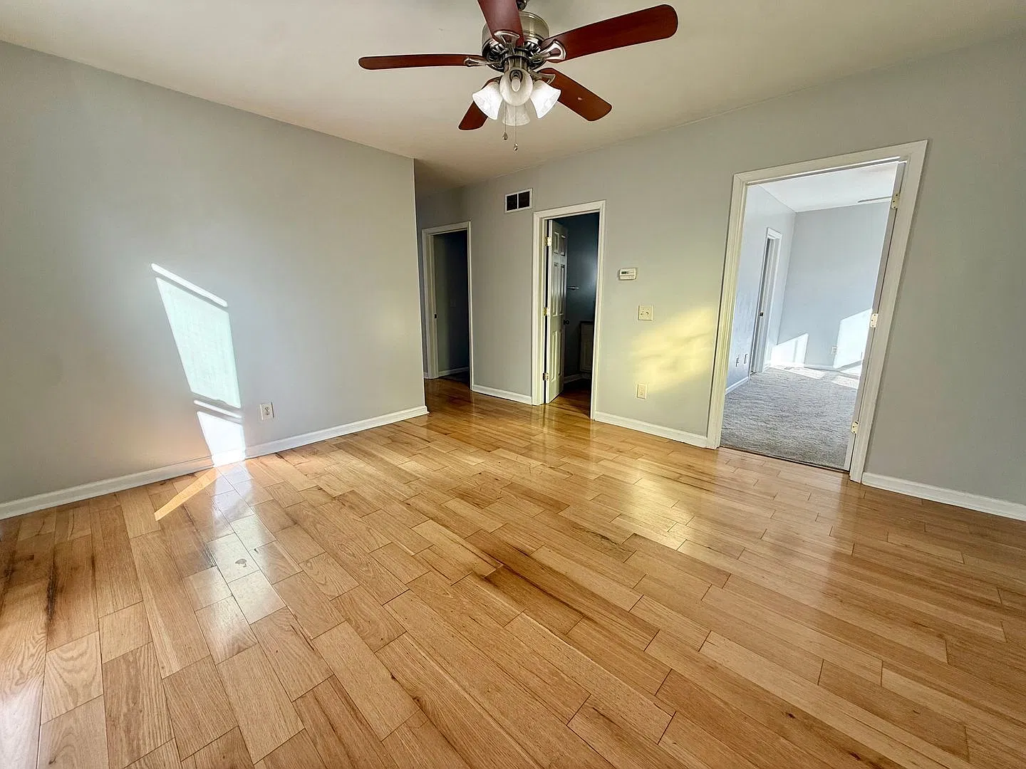 2 bed, 1.5 bath, 830 sqft, $1,495 — Photo 2