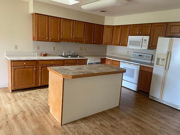 3rd image of 219 S Fork Dr