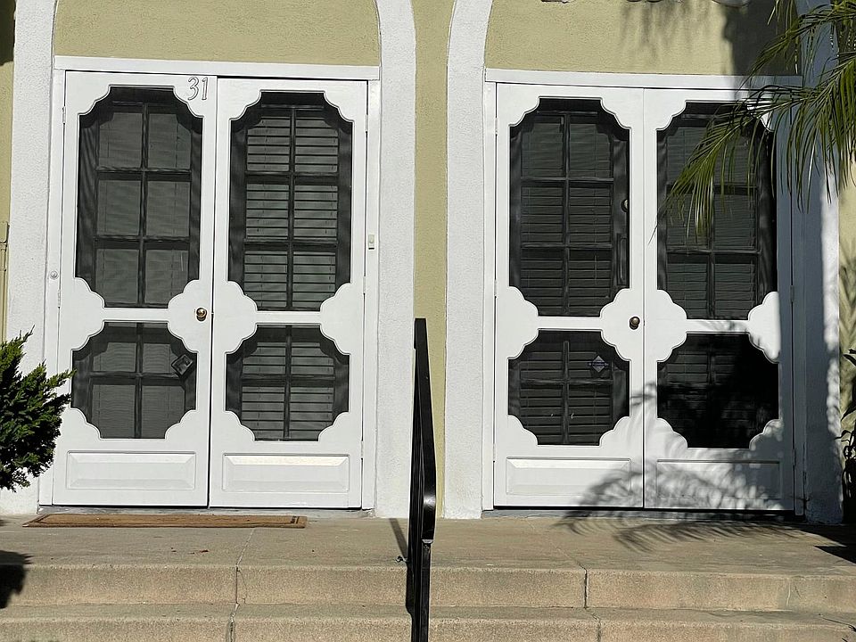 31 Cherry - Double French Door entry. Tenants typically use the right side for an outdoor seating area