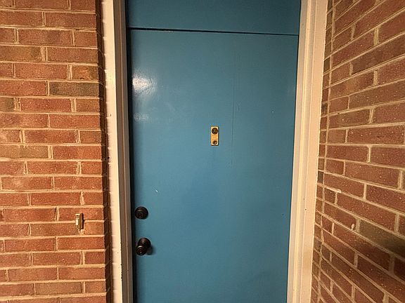2nd image of 900 Brightwood Manor Dr #B-4