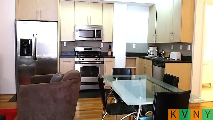 Rented by KVNY Soho | media 28