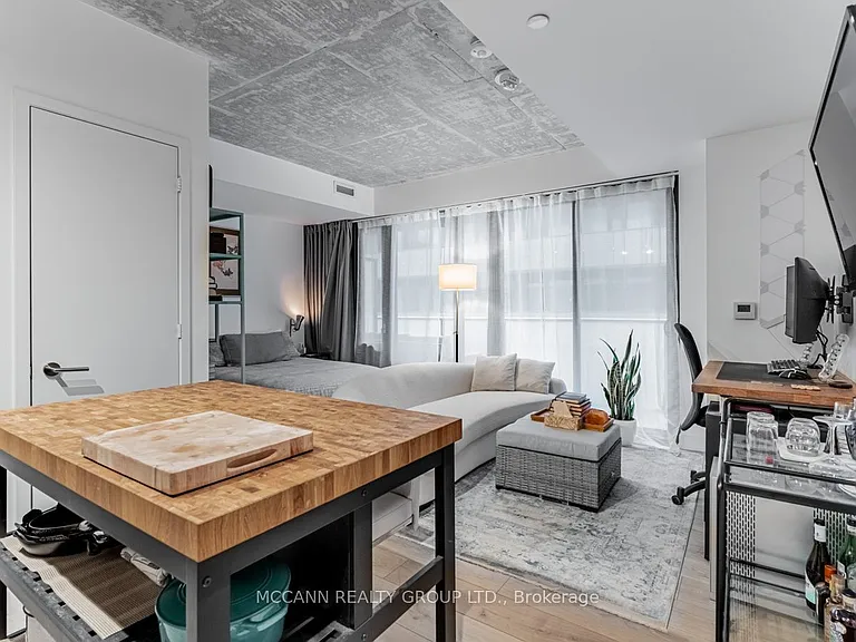 161 Roehampton Ave #332 — Photo 10