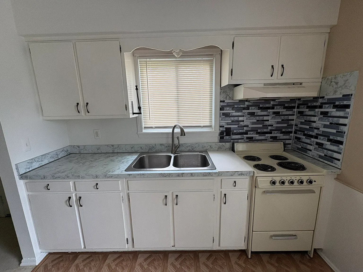 45552 Platt Street — Photo 2