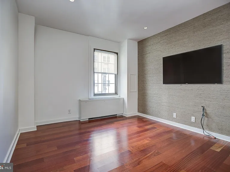 219 S 18th St #29-1602 — Photo 3