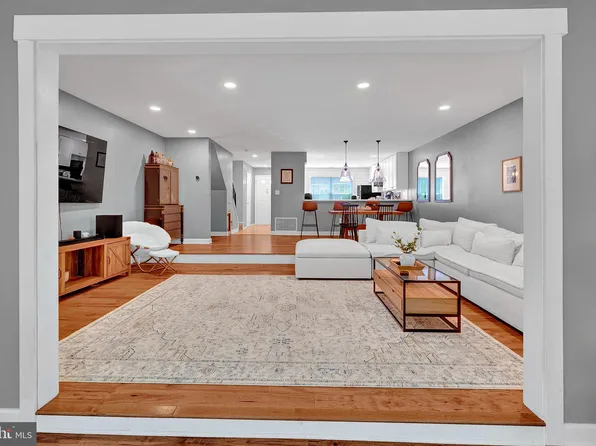 34 Viburnum Ct, Lawrence Township, NJ 08648