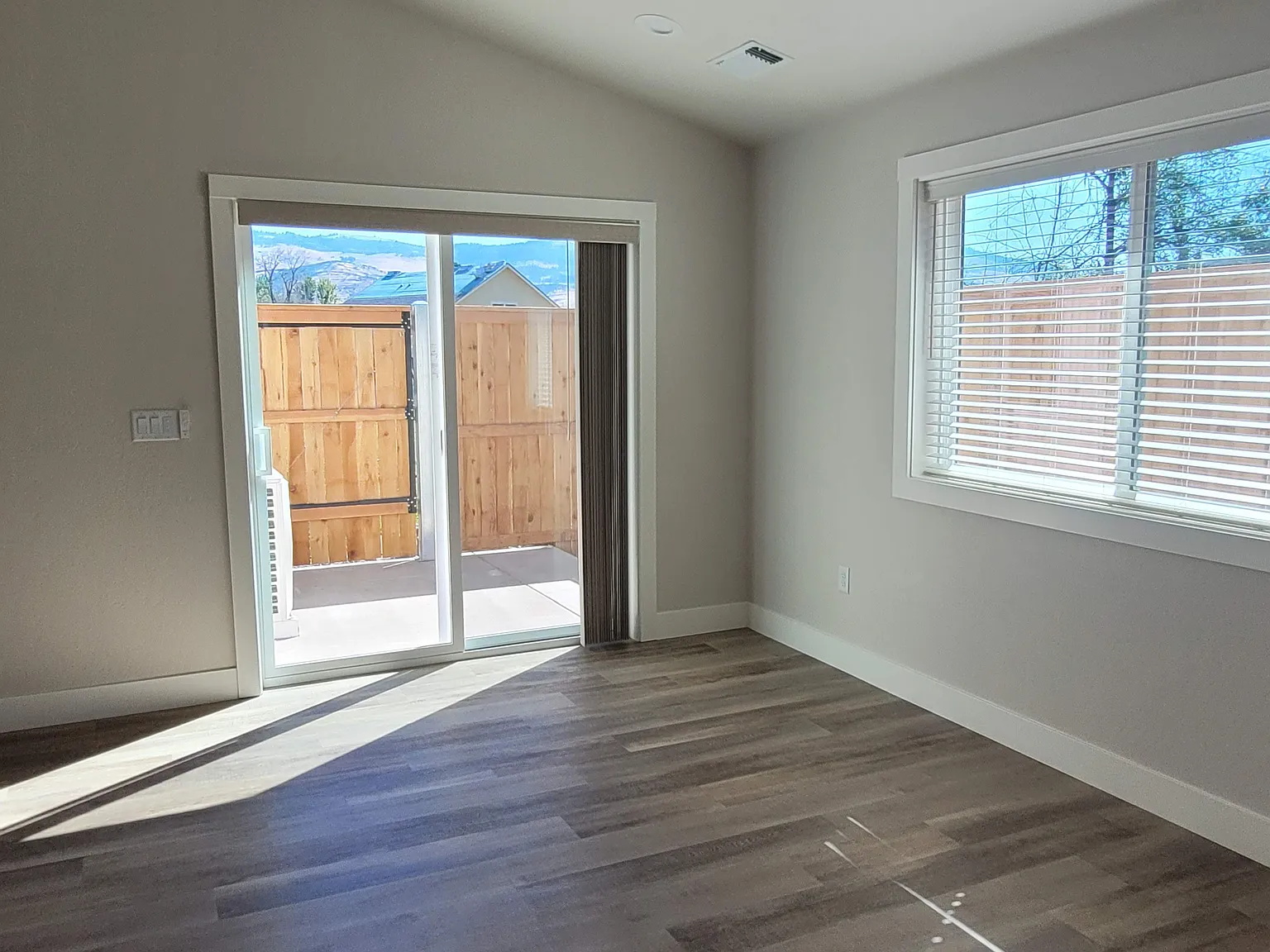 3 bed, 1030 sqft, $1,850 — Photo 2