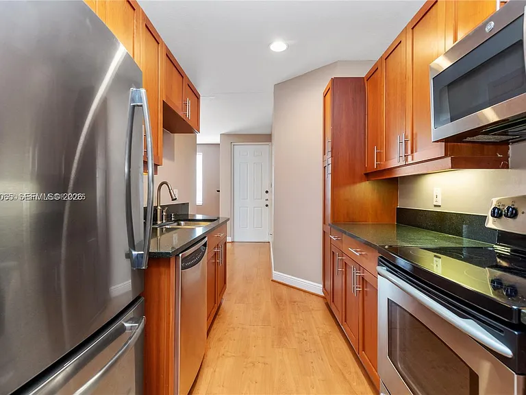 365 SW 13th Ter #- — Photo 16