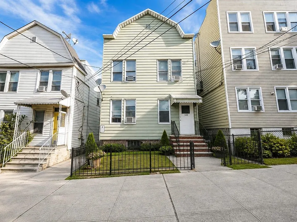 148 Carlton Ave #2R