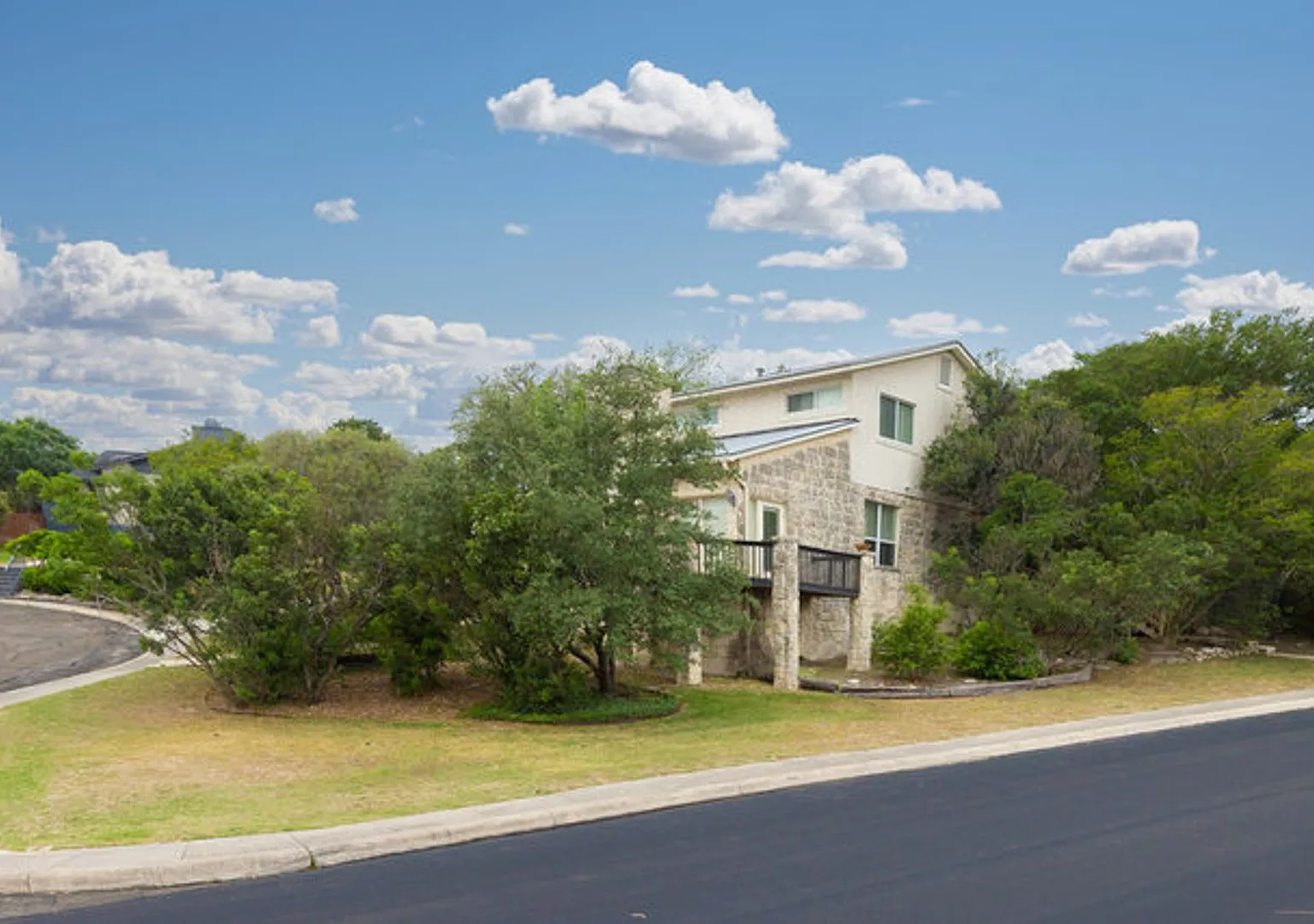 Helotes Home High on the Hill — Photo 1