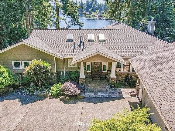 4th image of 3930 Long Lake Dr SE