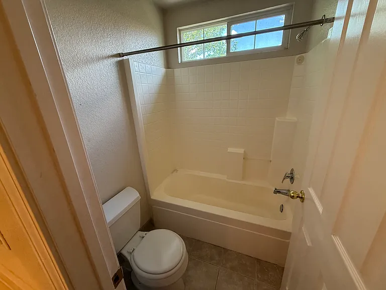 2052 Tivoli Ln — Photo 7