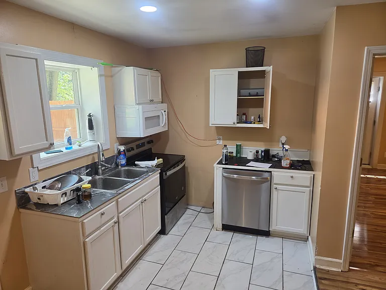 230 Northwest Ave #2 — Photo 7