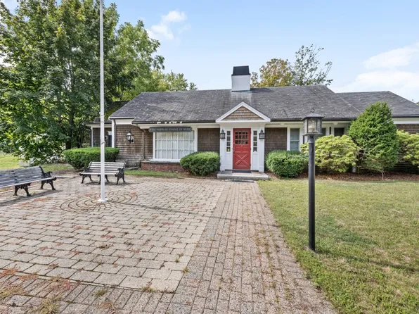 11 Maple St, West Newbury, MA 01985