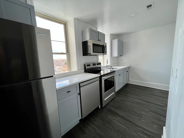 306 W Franklin — Photo 23