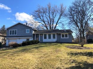 27W311 Carrel St, Winfield, IL 60190