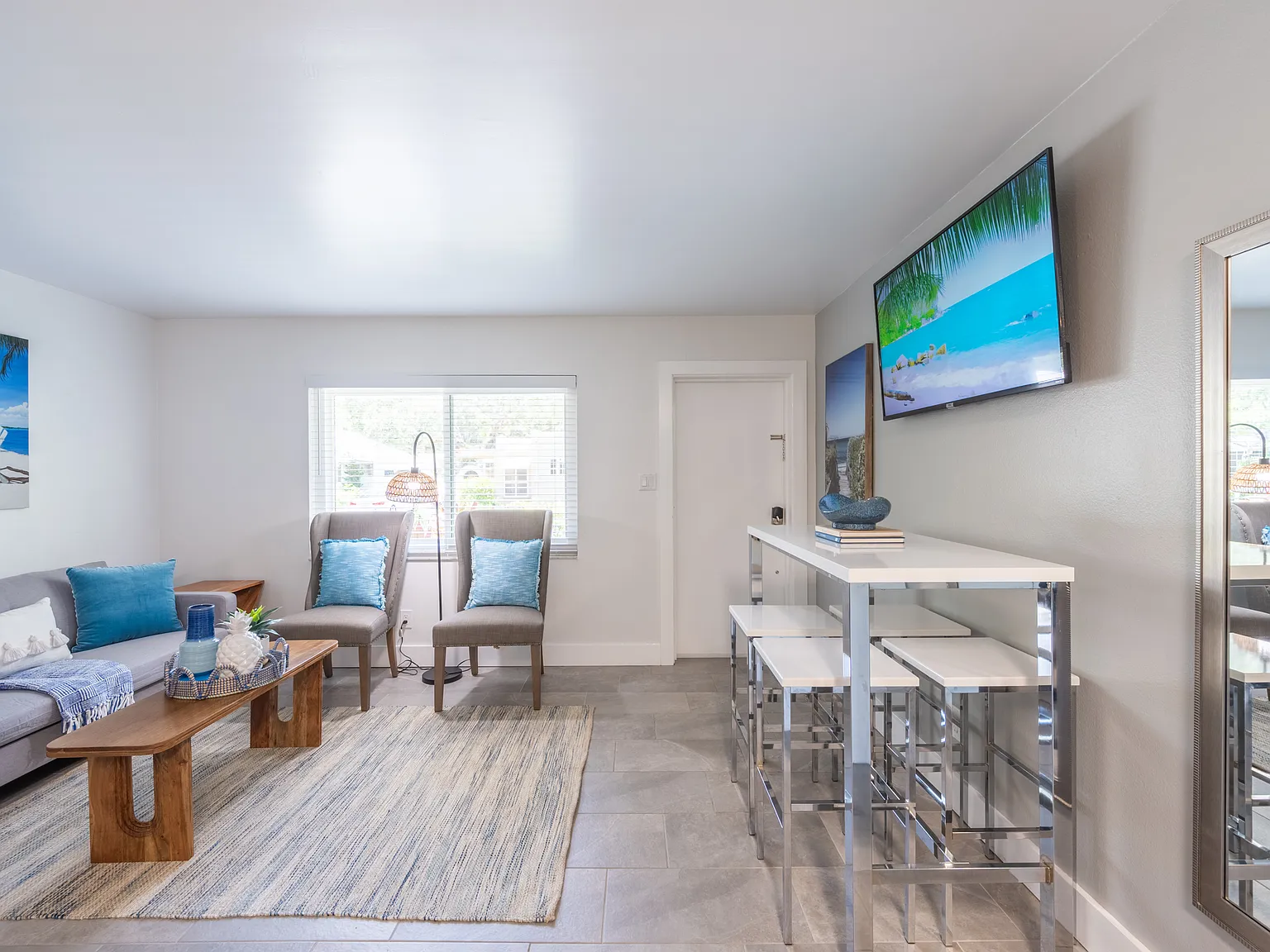 2 bed, 700 sqft, $2,200 — Photo 4