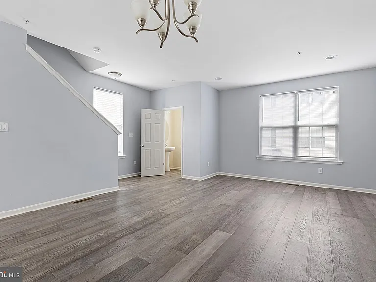 624 McComb Pl — Photo 6