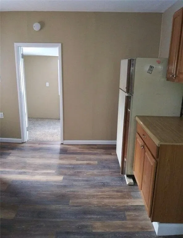 3 bed, 1.0 bath, 1350 sqft, $1,245 — Photo 3