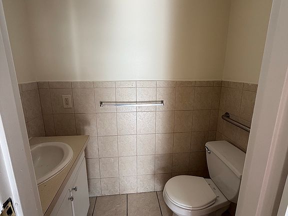 5th image of 109 Elizabeth Ave #5A