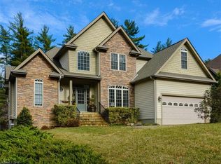 31 Village Pointe Ln, Asheville, NC 28803