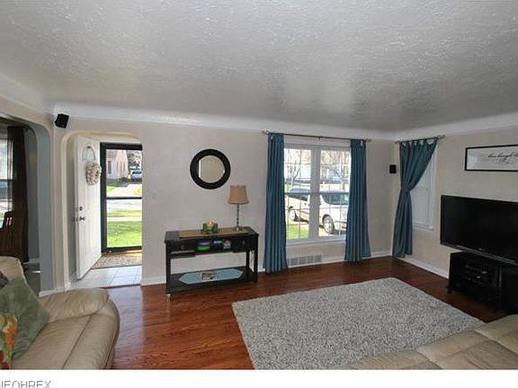 3rd image of 7416 Woodhaven Ave