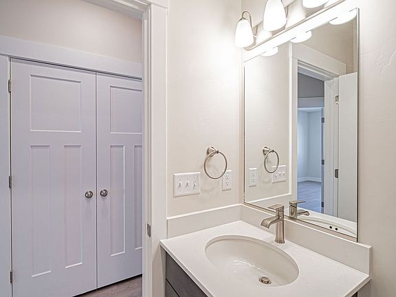 4th image of 351 E Lorene St #1108