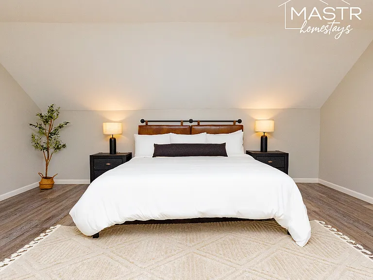 136 Sussex Dr — Photo 9