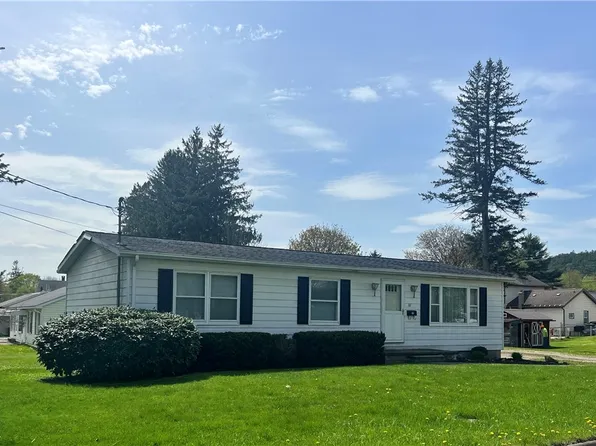 22 Fair St, Wellsville, NY 14895