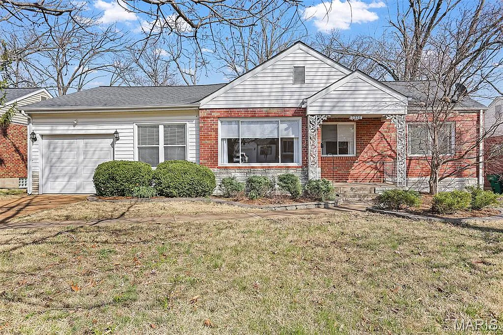 1334 Pinetree Ln photo 1
