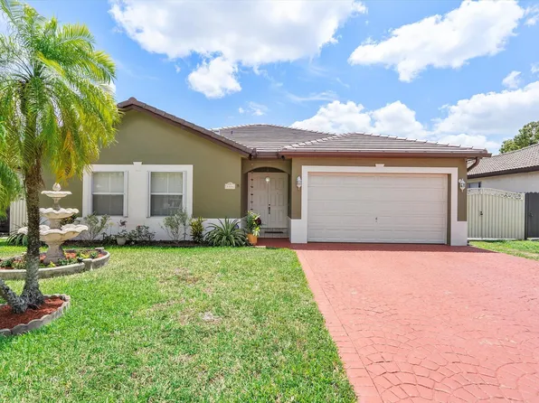 8806 NW 168th Lane, Miami Lakes, FL 33018