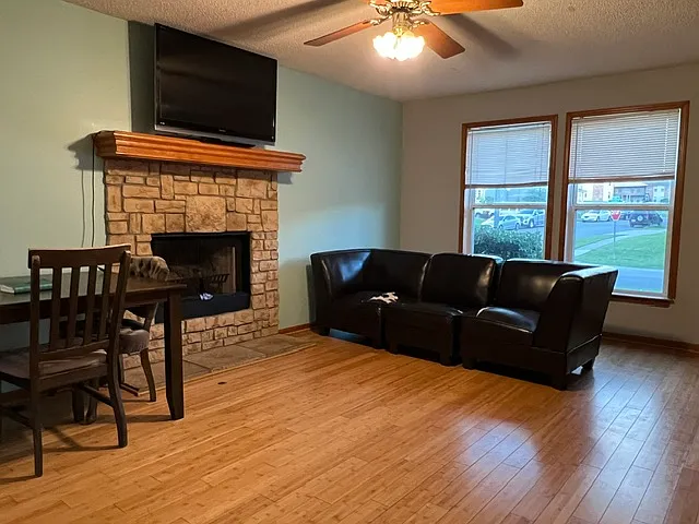 1371 N Harvey Dr — Photo 5
