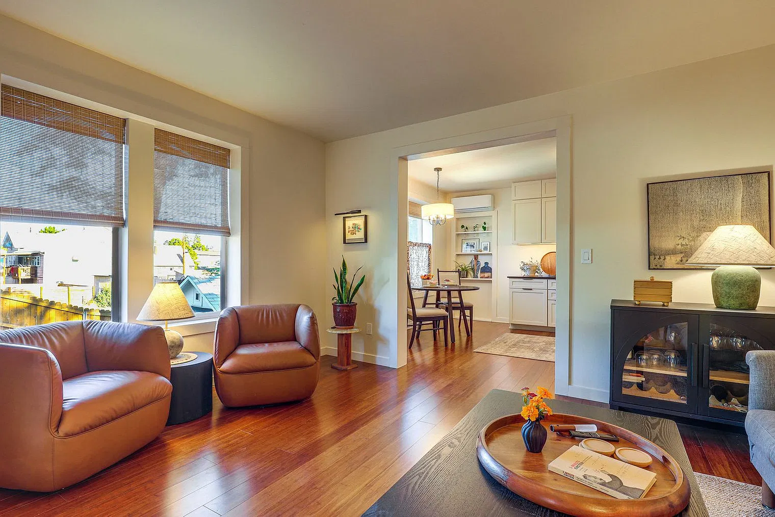 1 bed, 1.0 bath, 990 sqft, $5,064 — Photo 4